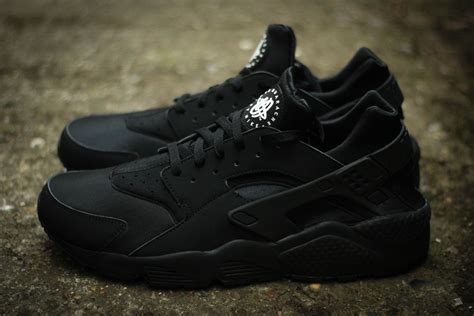 all black Nike Huarache men's